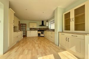 Kitchen/Breakfast Room- click for photo gallery